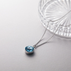 〈キャティー・フェラーリ〉ラウンドクリスタルガラスペンダント