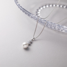 〈ミチコ ロンドン〉貝パールペンダント