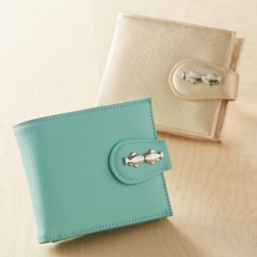 〈クリオブルー〉二つ折財布