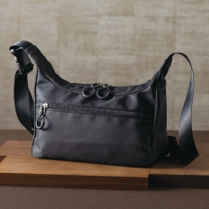 ショルダーバッグ